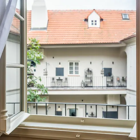 Mooo By The Castle מלון דירות 4*