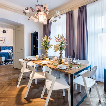 Mooo By The Castle Apart Otel