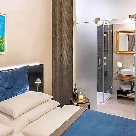 مووو باي ذا كاسيل 4* براغ