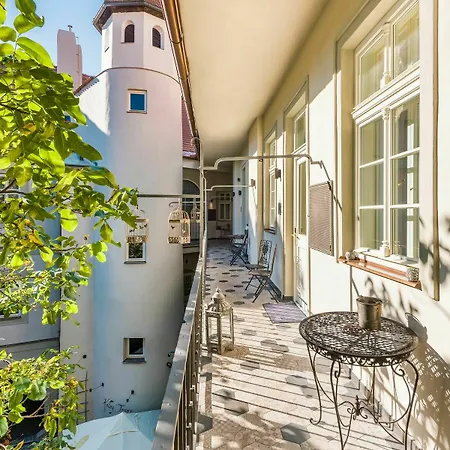 Lejlighedshotel Mooo By The Castle Prag